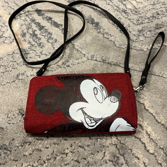 Disney Parks Mickey Mouse Wristlet Wallet Convertible Crossbody Bag 2020 - Picture 1 of 9